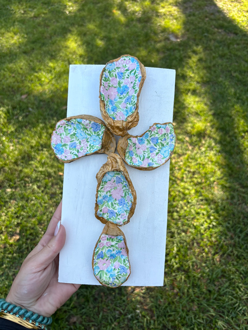 Floral oyster shell cross