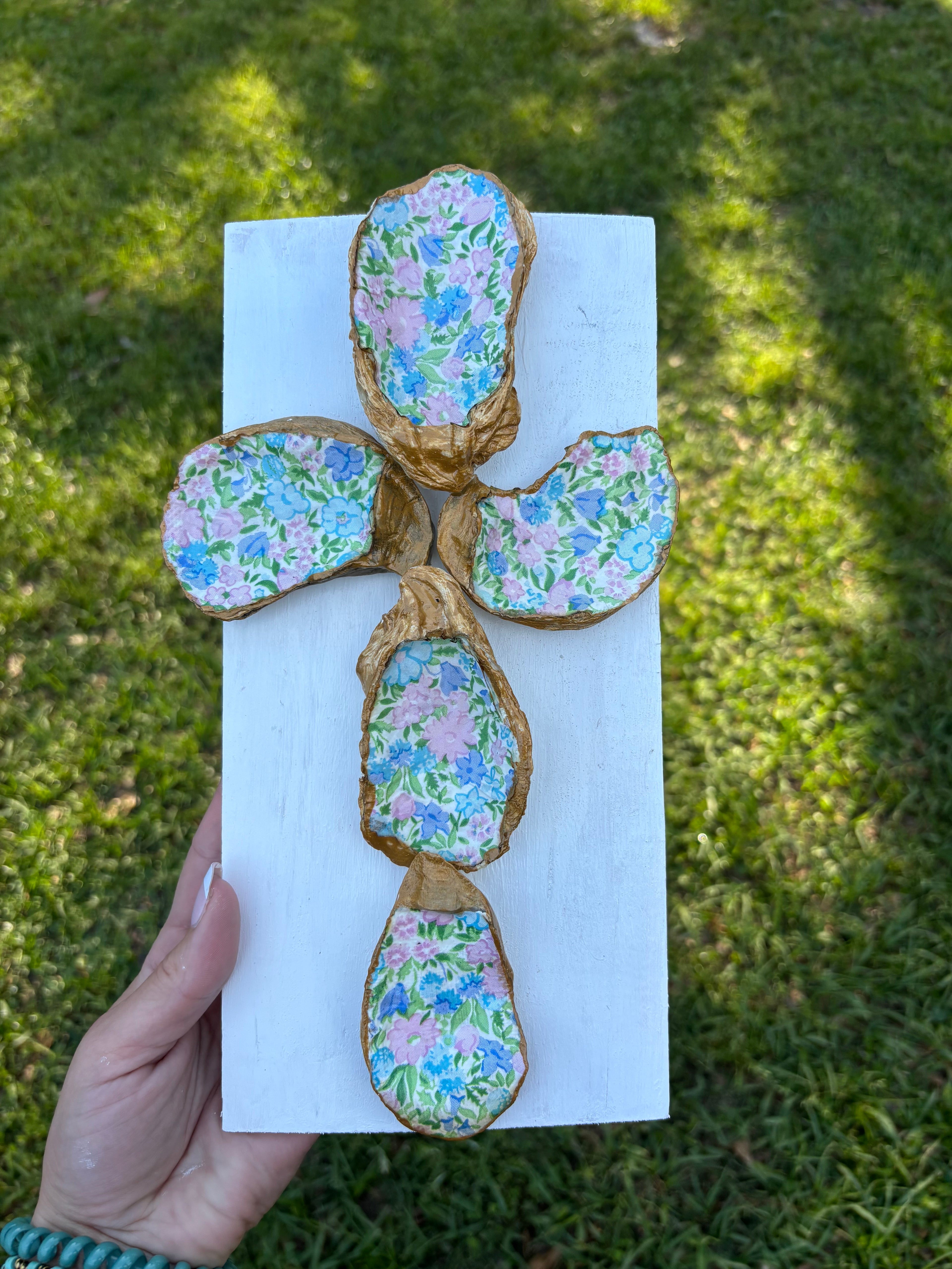 Floral oyster shell cross