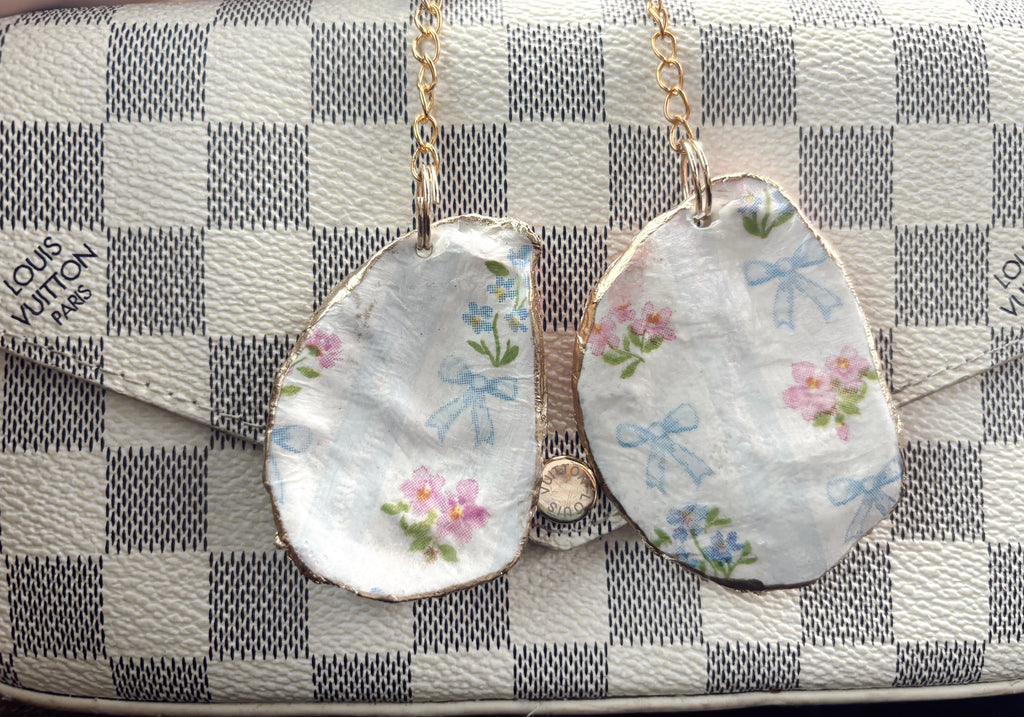 🎀 Handmade Oyster Shell Keychains – Floral Bow